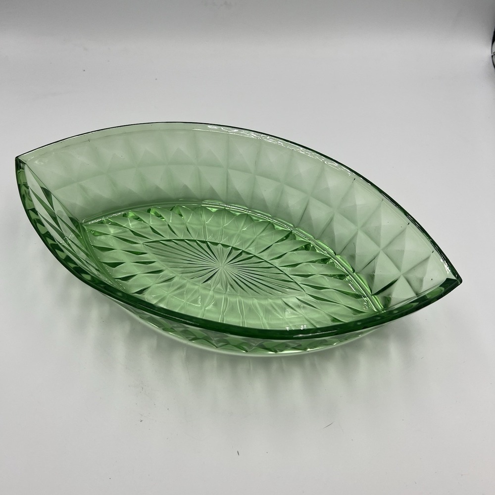 Rare‎ Jeannette Glass Co. "Windsor" Vintage Green Boat / Pointed Edge 12" Bowl